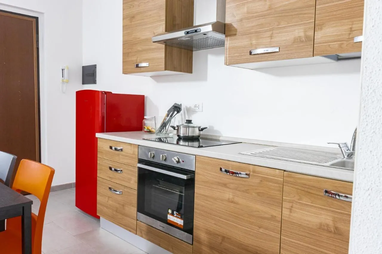 Staurenghi Red Apartment Varese 0*,